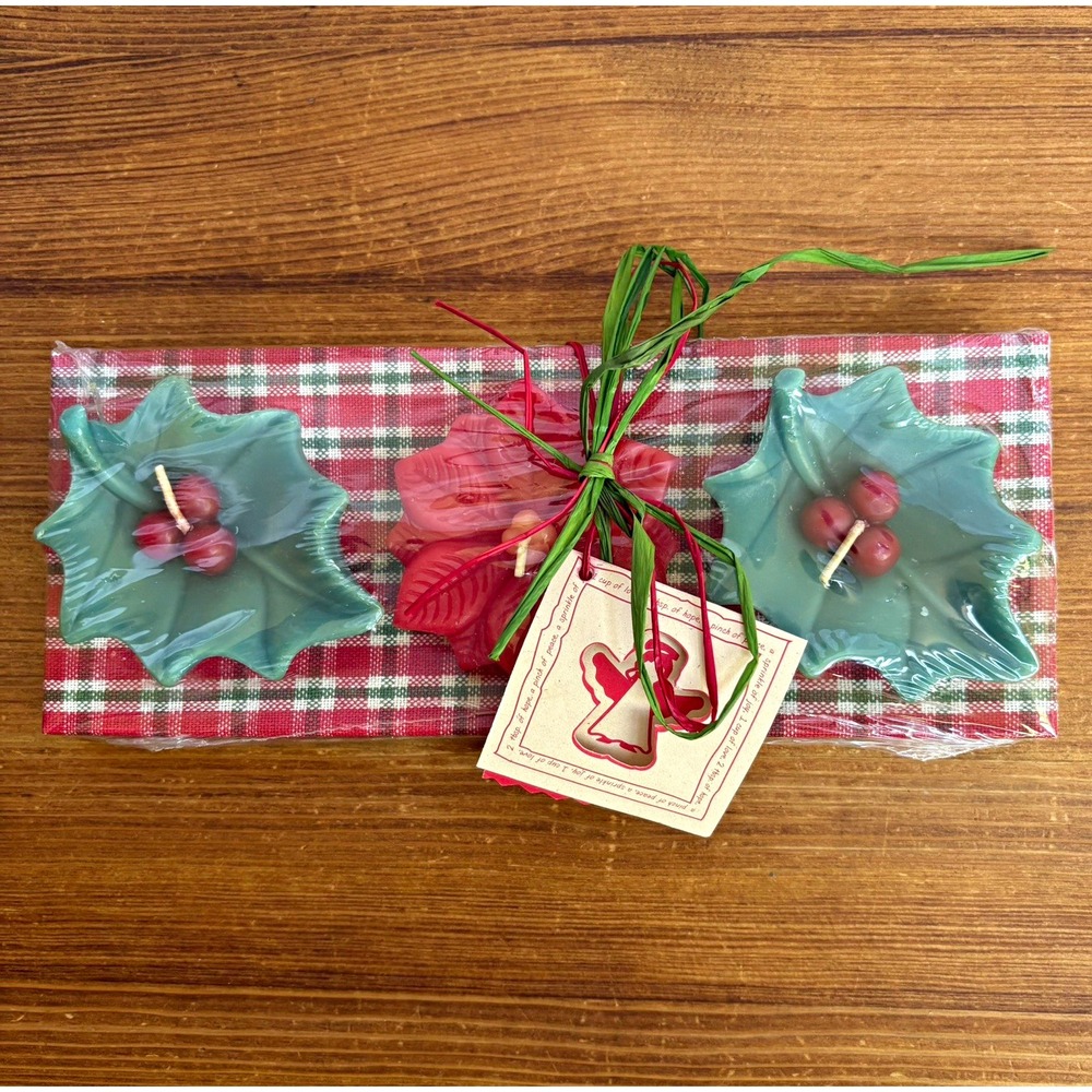 Bath & Body Works Christmas Holly Leaf Candles 3-Pack Green/Red w/ Gift Tag